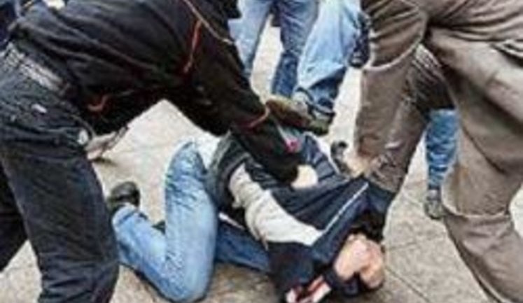 В Киеве "братки" вместе с милиционерами крушат авторынок на Перова