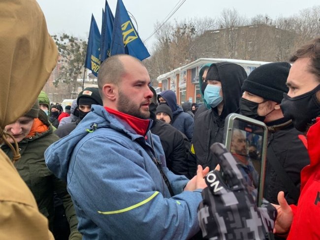 Нацкорпус знайшов і заблокував базу ОПЗЖ з тітушками в Києві, - Білецький 01