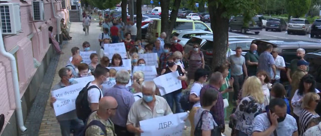 Власть системно преследует боевых генералов: У стен Печерского райсуда проходит акция в поддержку Павловского 02 Власть системно преследует боевых генералов: У стен Печерского райсуда проходит акция в поддержку Павловского 02