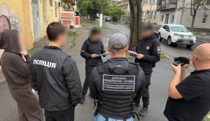 Везли в багажнике, переодевали в камуфляж: на Одесщине разоблачили группу контрабандистов. ФОТОрепортаж