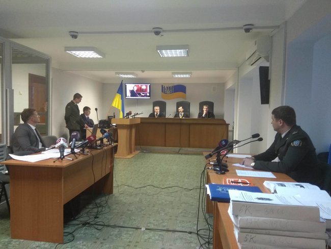 На суді про держзраду Януковича слухали Путіна і дивилися роспропаганду. СТЕНОГРАМА ЗАСІДАННЯ 02