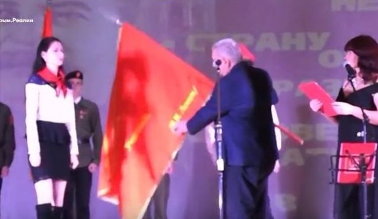 В оккупированном Севастополе коммунисты принимали детей в пионеры и комсомольцы под песню "Верните Сталина". ВИДЕО
