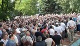 Под Киевом тысячи пенсионеров и чернобыльцев перекрыли трассу Киев-Днепропетровск