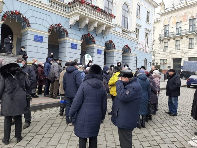 Ми теж хочемо кататися на лижах, а не виживати у злиднях, - у Чернівецькій області відбуваються акції протесту проти підвищення тарифів 08