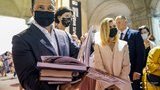 Зеленські накупили книжок на "Книжковому Арсеналі". ФОТОрепортаж