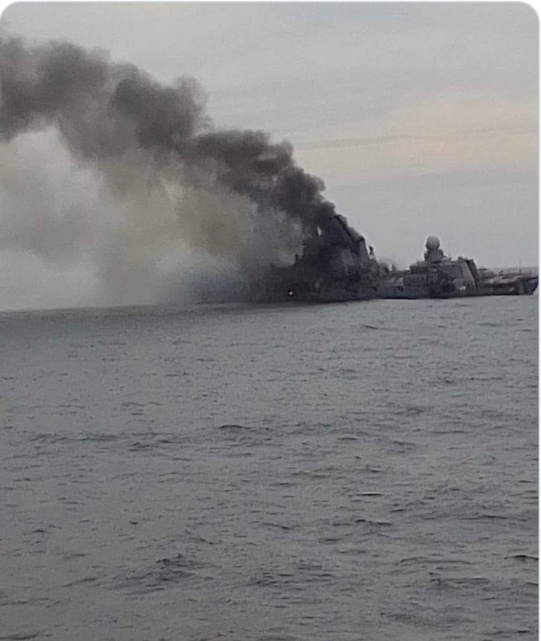 Крейсер Москва после поражения украинской ракетой 01