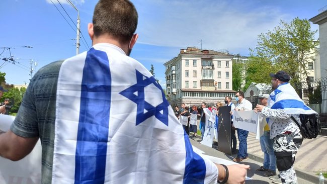 Россия = Хамас: под посольством РФ в Киеве состоялся митинг солидарности с Израилем 05