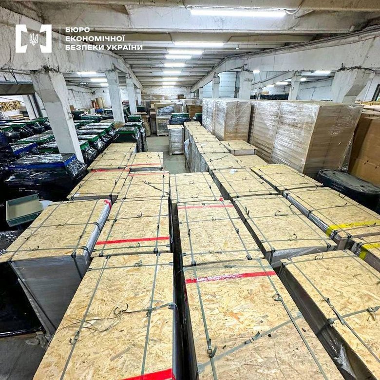 БЕБ знайшло найбільшу в Україні підпільну фабрику у Чернівцях