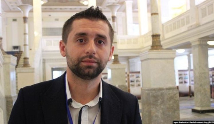 "Слуга народу" найме адвоката для представлення інтересів своїх депутатів у межах провадження щодо хабаря у $30 тисяч, - Арахамія