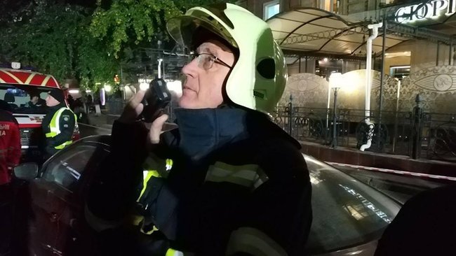 Пожежу на даху шестиповерхівки в центрі Києва вдалося загасити 02