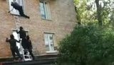 "Відчиняй двері! Бігом, бл#дь!" – російські спецпризначенці насмішили соцмережі безуспішним штурмом квартири. ВIДЕО