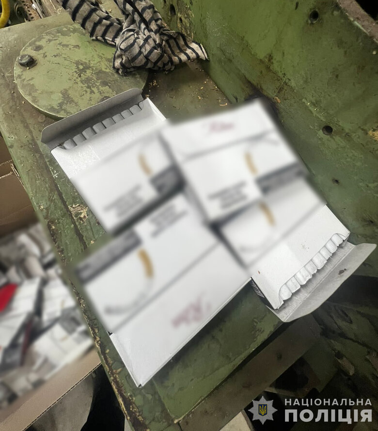 У Хмельницькому ліквідували підпільну тютюнову фабрику