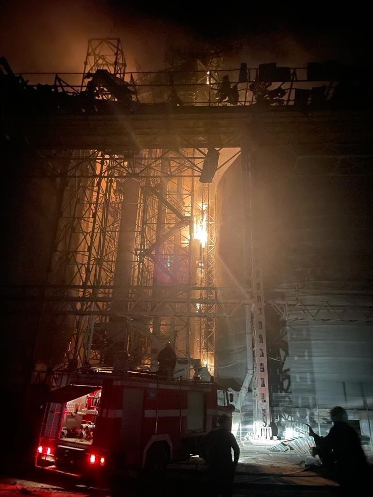 Наслідки атаки РФ на зернові термінали та інфраструктуру в портах Одеса і Чорноморськ 07