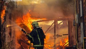 Из-за российских атак вспыхнули пожары в Сумской области: есть раненая. ВИДЕО+ФОТО