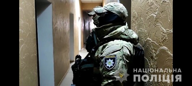 Правоохоронці України та Франції ліквідували міжнародний канал торгівлі людьми. Жертвами зловмисників стали понад 100 осіб 03