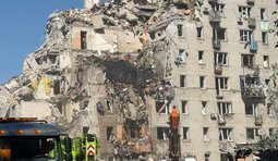 Під завалами шукають шістьох людей