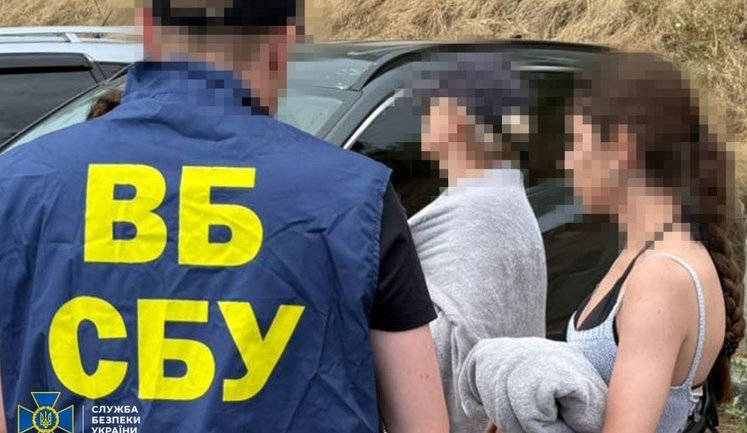 Посадовицю ТПП та її сина затримали за хабар €100 тисяч від виробника БпЛА, - СБУ