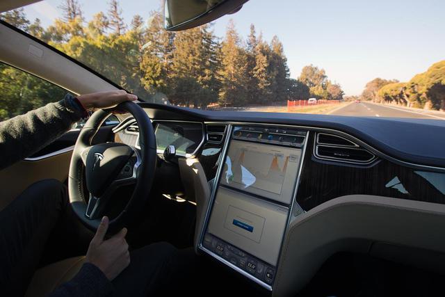 автомобиль tesla