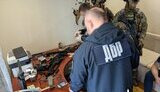 На Донеччині ДБР викрило правоохоронця, який перепродавав трофейну зброю