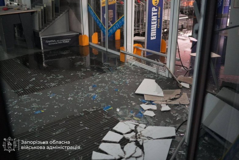 РФ вдарила по Запоріжжю та району: дрон влучив в 