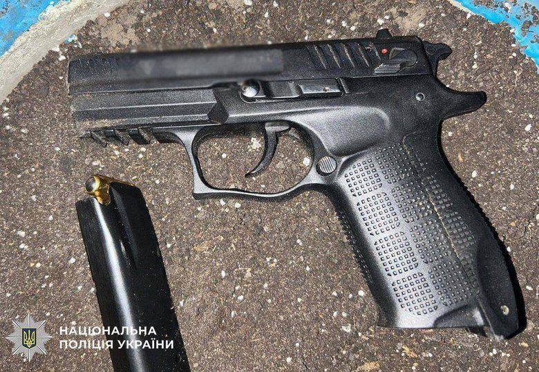 Мужчина устроил стрельбу в Киеве