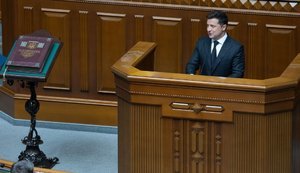 Гарант Конституції VS Основний закон