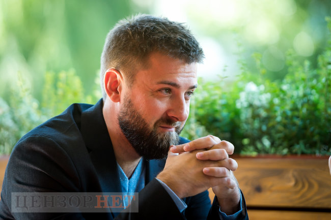 Комунікація - і всередині фракції, і між фракцією та Офісом президента - втрачена. Відчуття, що її зовсім немає, - слуга народу Іван Юнаков 01