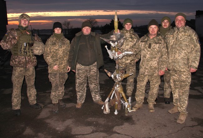 Ukrainian troops make Christmas tree of enemy ammo 01