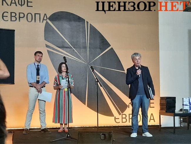 На Книжном Арсенале самой красивой книгой назвали детское издание Куда и откуда. Оно представит Украину в мировом конкурсе книжного дизайна 04