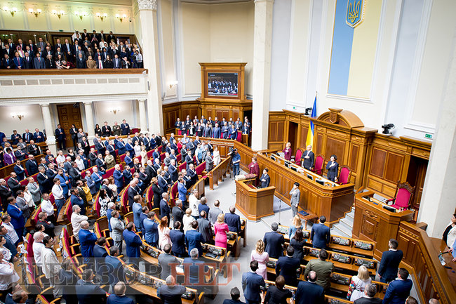 Зеленский с булавой, отвернувшийся Порошенко, Савченко в медалях, смеющиеся Луценко и Грицак, - инаугурация шестого Президента Украины Зеленского 25