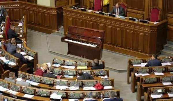 Острів невезіння, фішечка для інавгурації, картковий будиночок по-українськи. Свіжі ФОТОжаби від Цензор.НЕТ 04