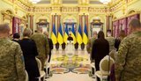 Зеленский вручил сертификаты на квартиры Героям Украины