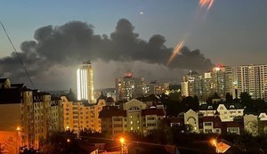 Дроны массированно атаковали Липецк: после взрывов вспыхнул масштабный пожар. ФОТО