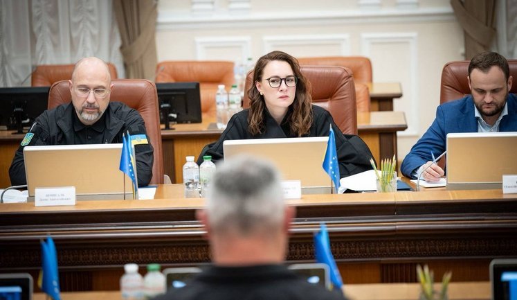 Стали відомі зарплати урядовців у травні: Хто в Кабміні заробляє найбільше?