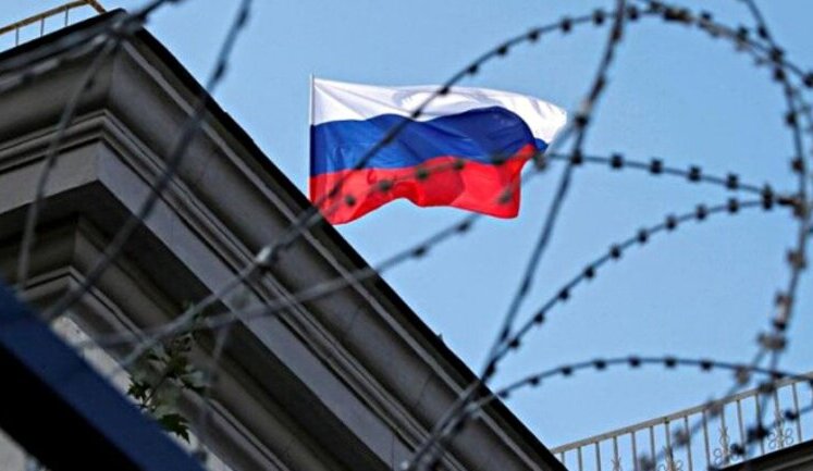 Санкції Заходу проти РФ ускладнили життя, але не зупинили здатність фінансувати війну, оскільки не перекривають головне джерело – потік валюти до Росії, - The New York Times