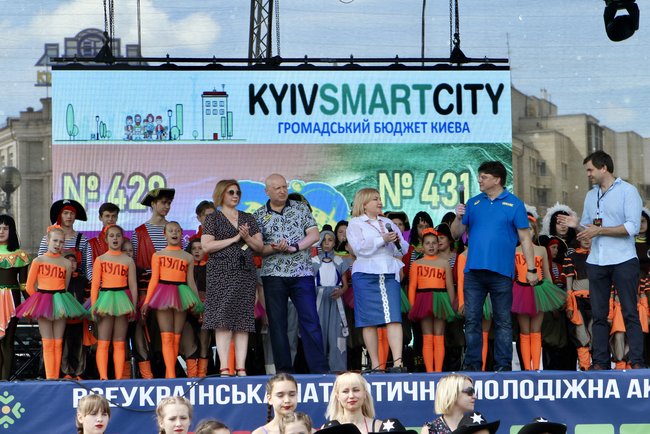 На Майдане Незалежности в Киеве начался фестиваль Все вместе - за семью 02