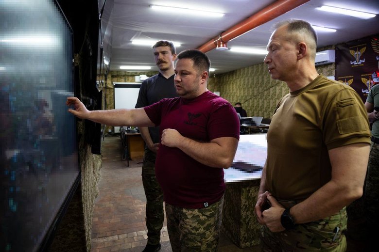 Сирський відвідав найгарячіші напрямки фронту