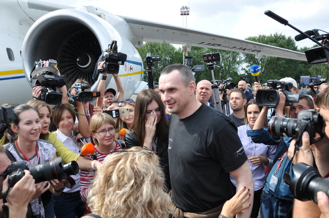 Звільнені українці прилетіли до Києва 35