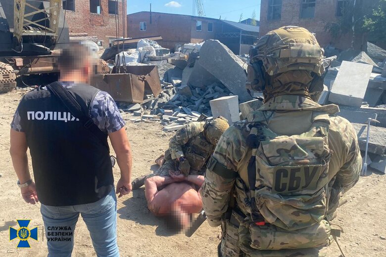 Банда рекетирів, які вибивали гроші з військовослужбовця ЗСУ, затримана на Житомирщині, - СБУ 04