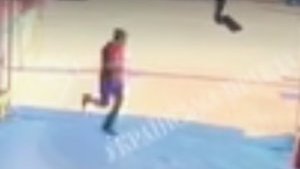 З'явилося відео з камери спостереження, що зафіксувала напад на Мустафу Найєма. ВIДЕО