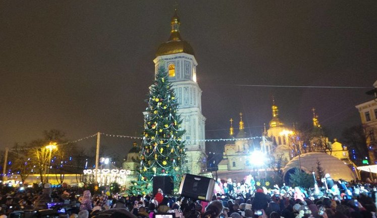 Christmas tree unveiled in downtown Kyiv. VIDEO+PHOTOS