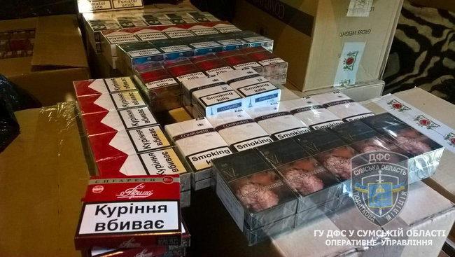 Податківці ліквідували міжрегіональну схему обігу контрафактних тютюнових виробів, вилучено сигарет на 3,9 млн грн 07