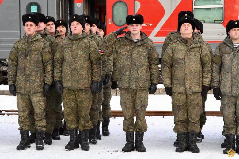 Российские военные и техника продолжают прибывать в Беларусь 04