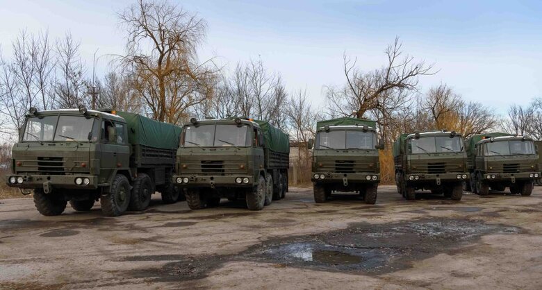Воинам, защищающим Украину на Востоке, передали грузовики, квадрокоптеры и стирально-душевые комплексы 03