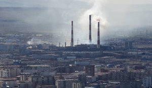 Найбільші промислові компанії Росії почали звільняти співробітників і скорочувати робочий тиждень