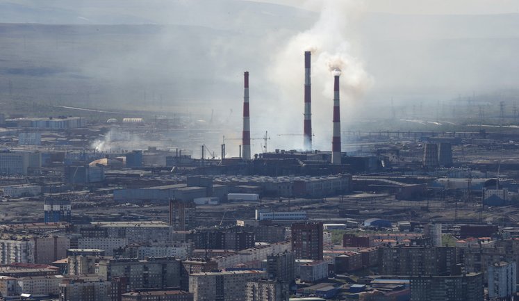 Найбільші промислові компанії Росії почали звільняти співробітників і скорочувати робочий тиждень