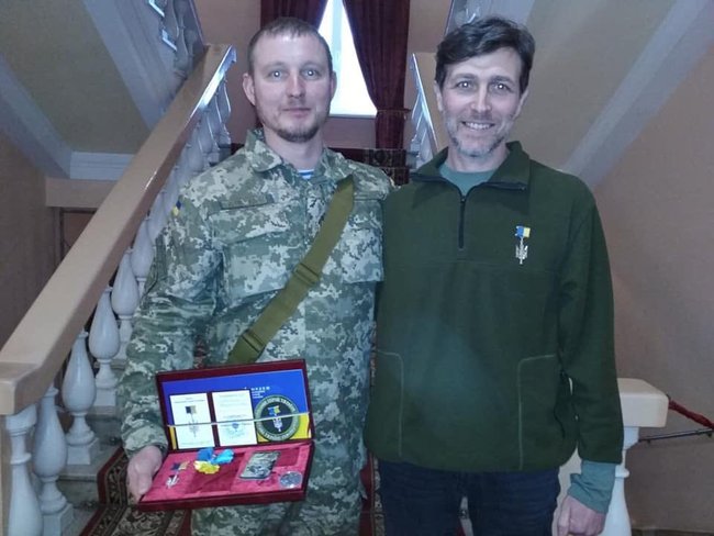 Нагородження орденом Народний Герой у Чернігові: Микола півтори години реанімував двох важкопоранених прямо на дорозі 06