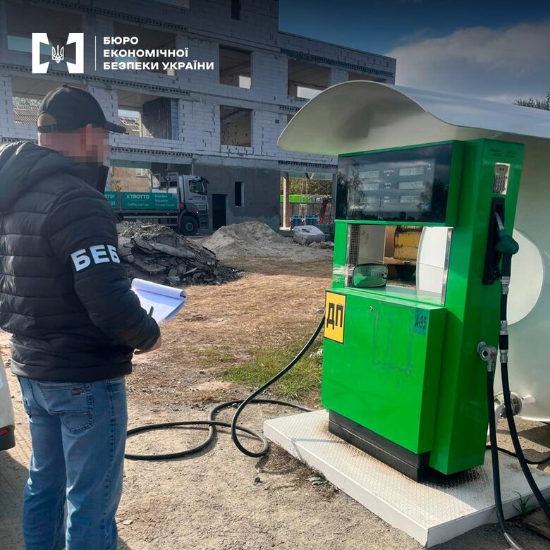 БЕБ викрило три незаконні АЗС на Київщині