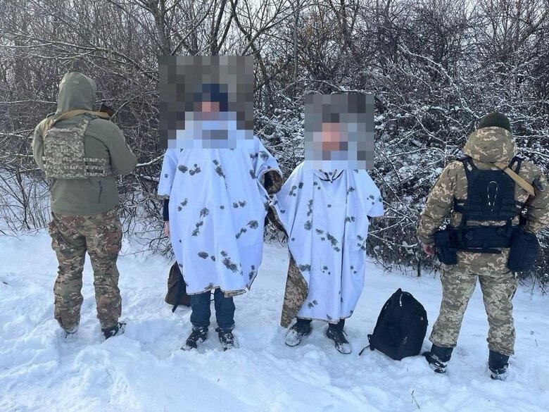 Двое мужчин в белых маскхалатах пытались бежать в Молдову, - Госпогранслужба 01