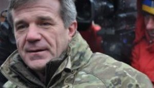 "Пока мы сидели и ждали приказов, россияне укрепились, пристреляли артиллерию, и город оказался в ловушке", - участник боев за Иловайск Тарас Костанчук. ВИДЕО